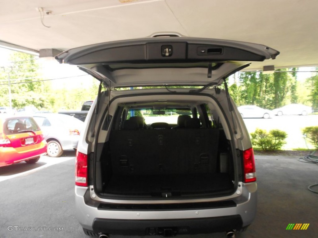 2010 Pilot Touring 4WD - Alabaster Silver Metallic / Black photo #8