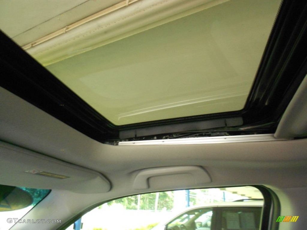 2010 Pilot Touring 4WD - Alabaster Silver Metallic / Black photo #36