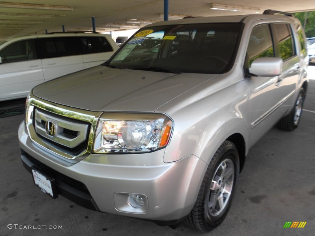 2010 Pilot Touring 4WD - Alabaster Silver Metallic / Black photo #37