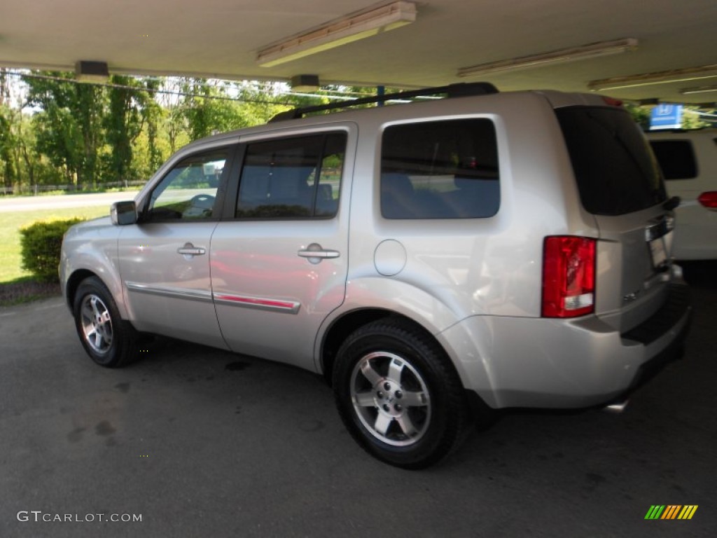 2010 Pilot Touring 4WD - Alabaster Silver Metallic / Black photo #38