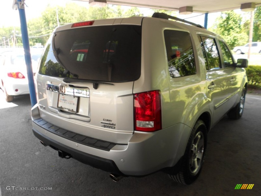 2010 Pilot Touring 4WD - Alabaster Silver Metallic / Black photo #40