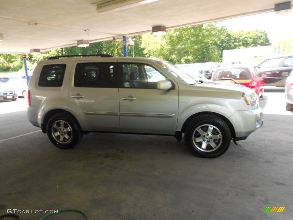 2010 Pilot Touring 4WD - Alabaster Silver Metallic / Black photo #41