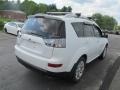 Diamond White Pearl - Outlander SE 4WD Photo No. 6