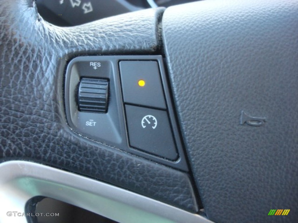 2008 Saturn VUE XR Controls Photo #66352430
