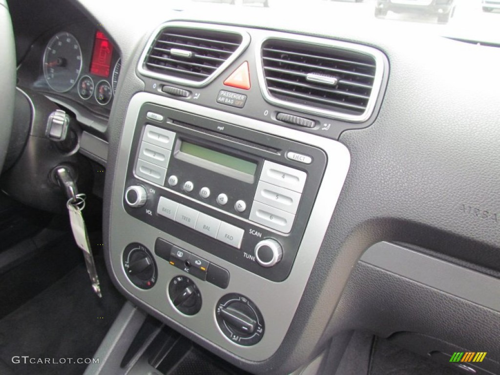 2008 Volkswagen Eos 2.0T Controls Photo #66357968