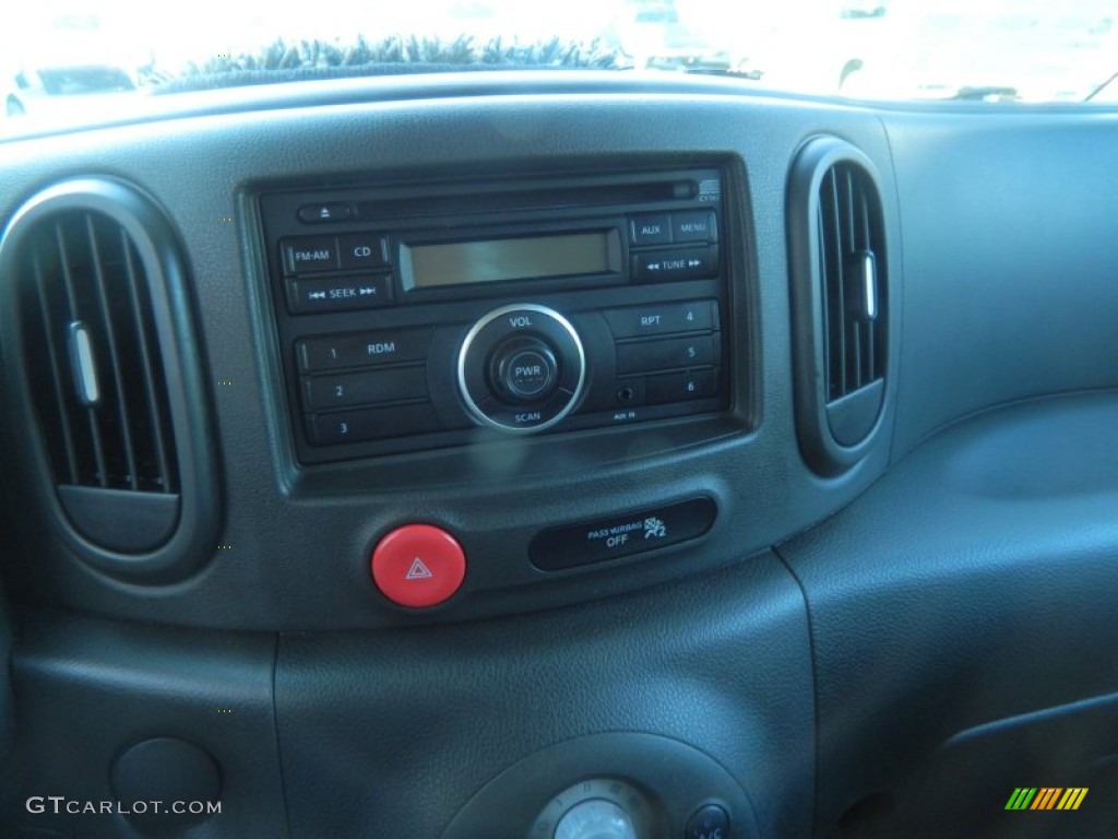 2009 Nissan Cube 1.8 S Controls Photos