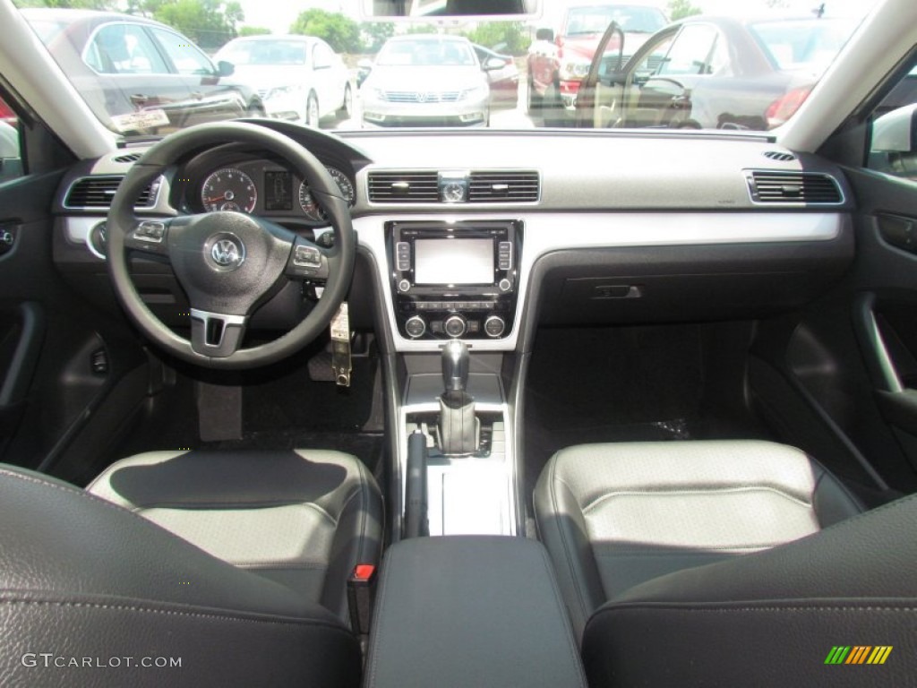 2012 Passat 2.5L SE - Tungsten Silver Metallic / Titan Black photo #5