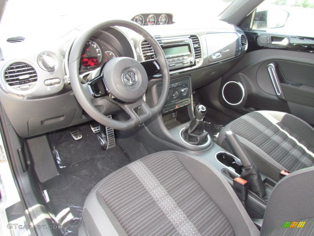 Titan Black Interior 2012 Volkswagen Beetle Turbo Photo #66359111