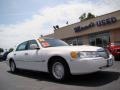 2000 Vibrant White Lincoln Town Car Executive  photo #2