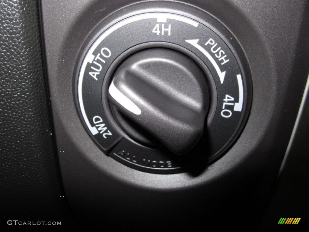 2005 Infiniti QX 56 4WD Controls Photo #66365912