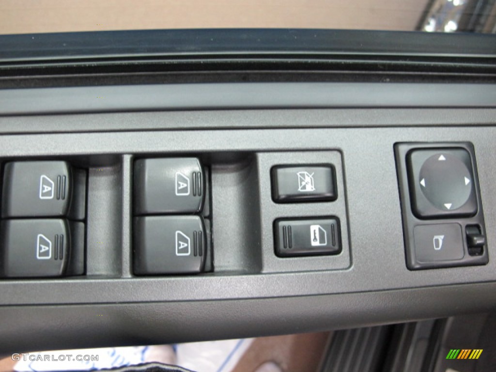 2005 Infiniti QX 56 4WD Controls Photo #66365999