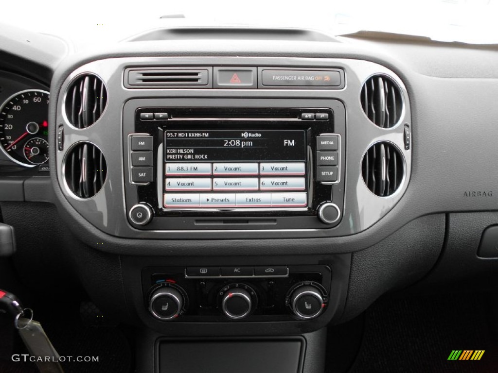 2012 Volkswagen Tiguan LE Controls Photo #66367667
