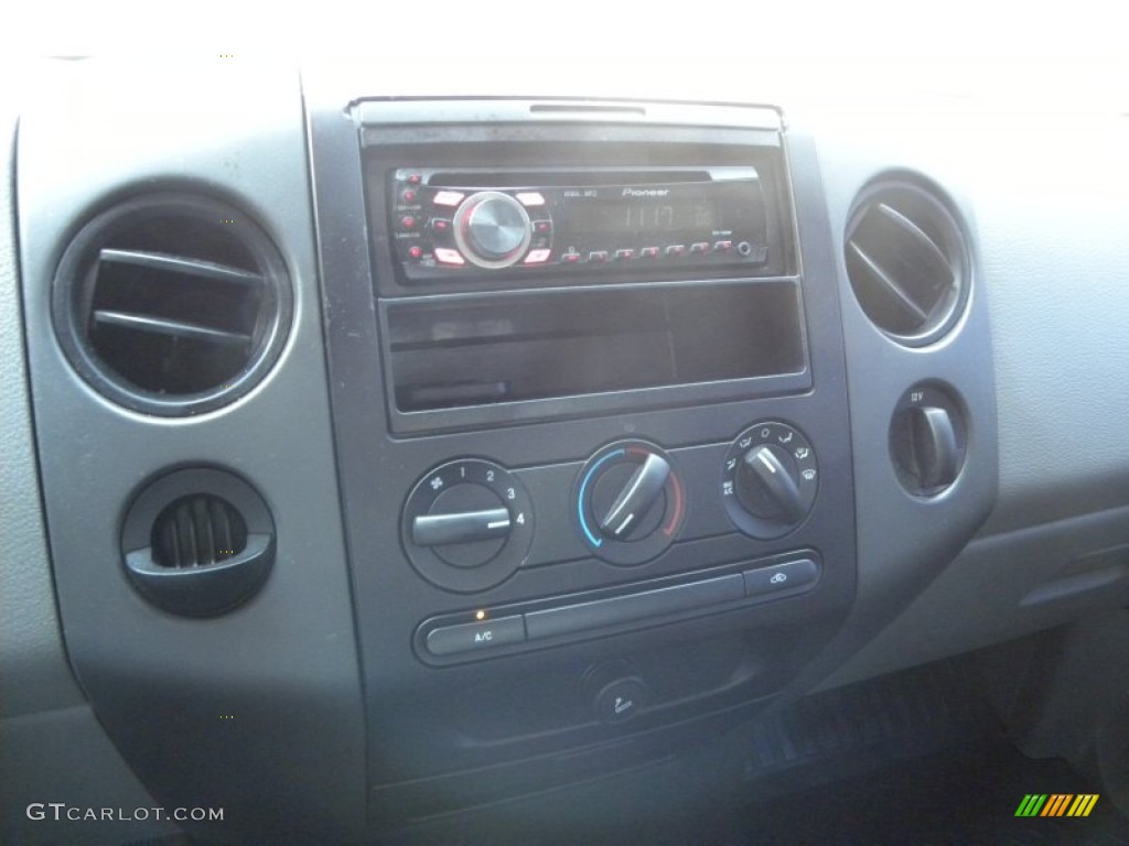 2005 F150 STX Regular Cab Flareside - Bright Red / Medium Flint Grey photo #18