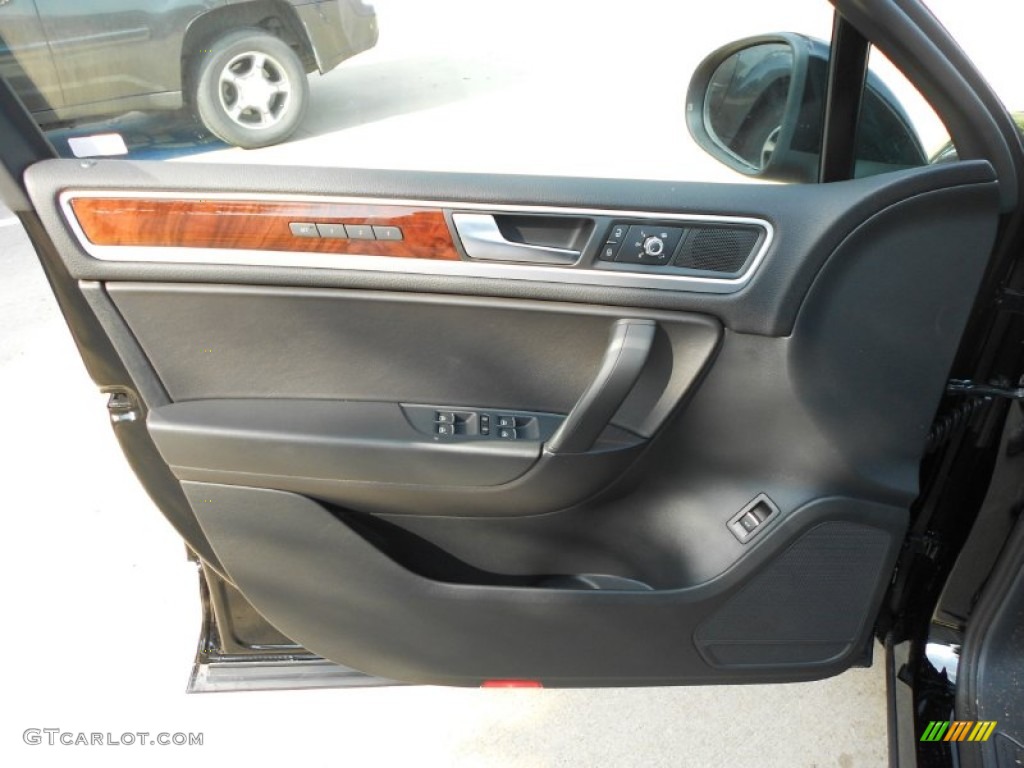 2012 Volkswagen Touareg TDI Lux 4XMotion Black Anthracite Door Panel Photo #66372344