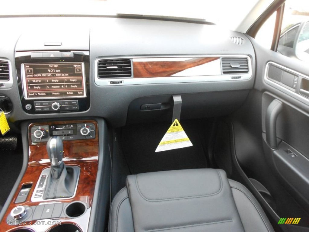 2012 Volkswagen Touareg TDI Lux 4XMotion Black Anthracite Dashboard Photo #66372380