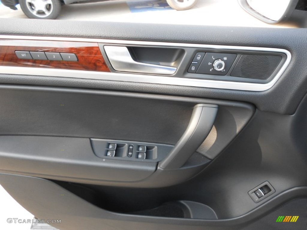 2012 Volkswagen Touareg TDI Lux 4XMotion Controls Photos