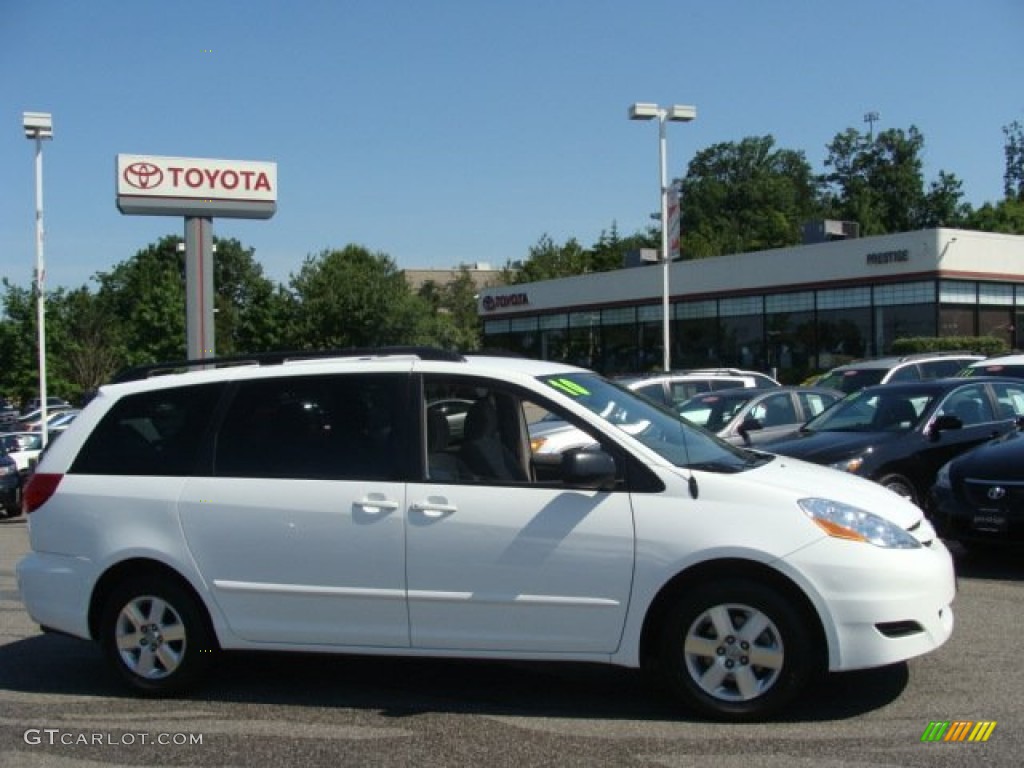 2010 Sienna LE - Super White / Stone photo #1