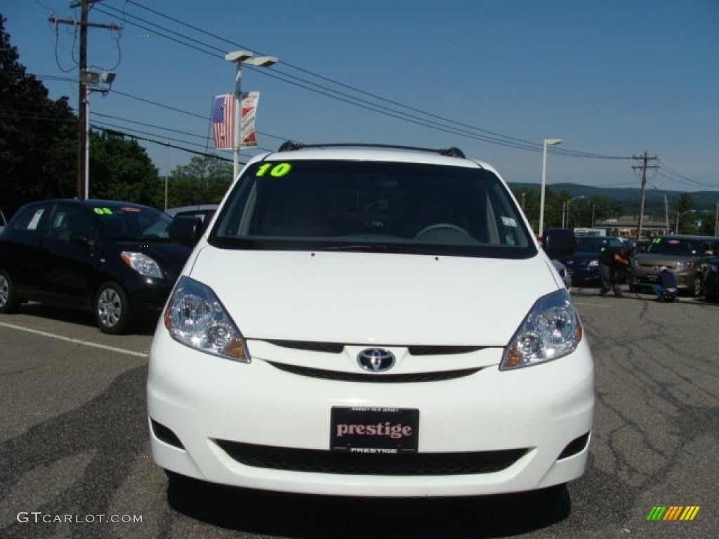 2010 Sienna LE - Super White / Stone photo #2