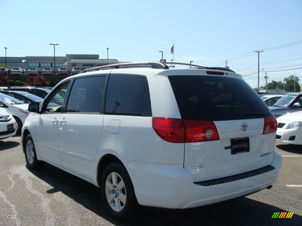 2010 Sienna LE - Super White / Stone photo #4