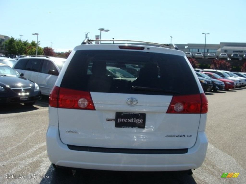 2010 Sienna LE - Super White / Stone photo #5