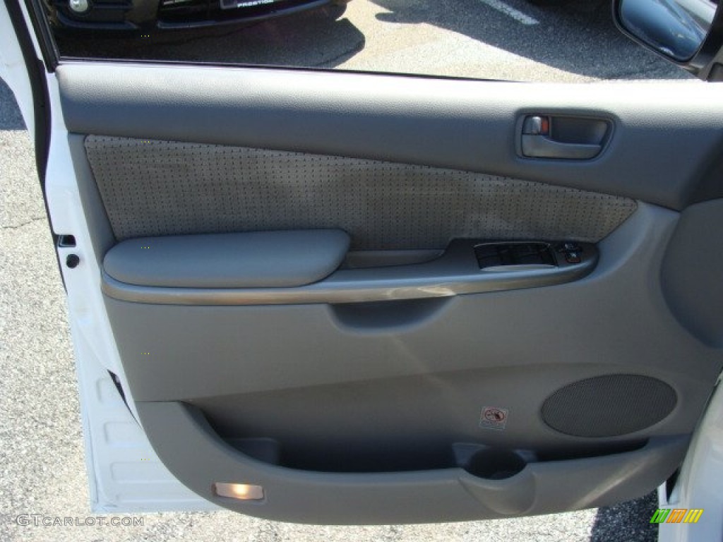 2010 Sienna LE - Super White / Stone photo #6