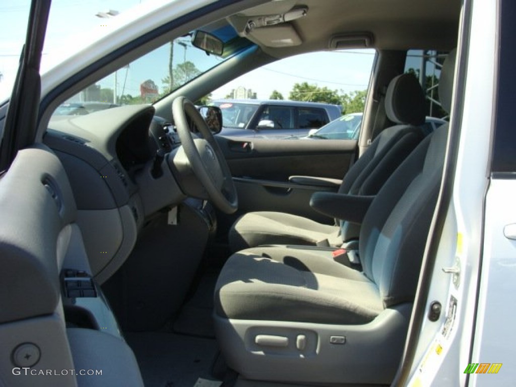 2010 Sienna LE - Super White / Stone photo #7