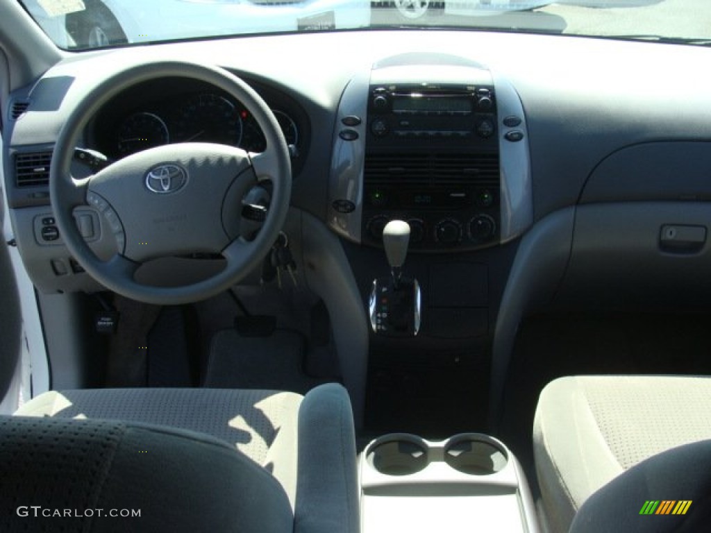 2010 Sienna LE - Super White / Stone photo #9