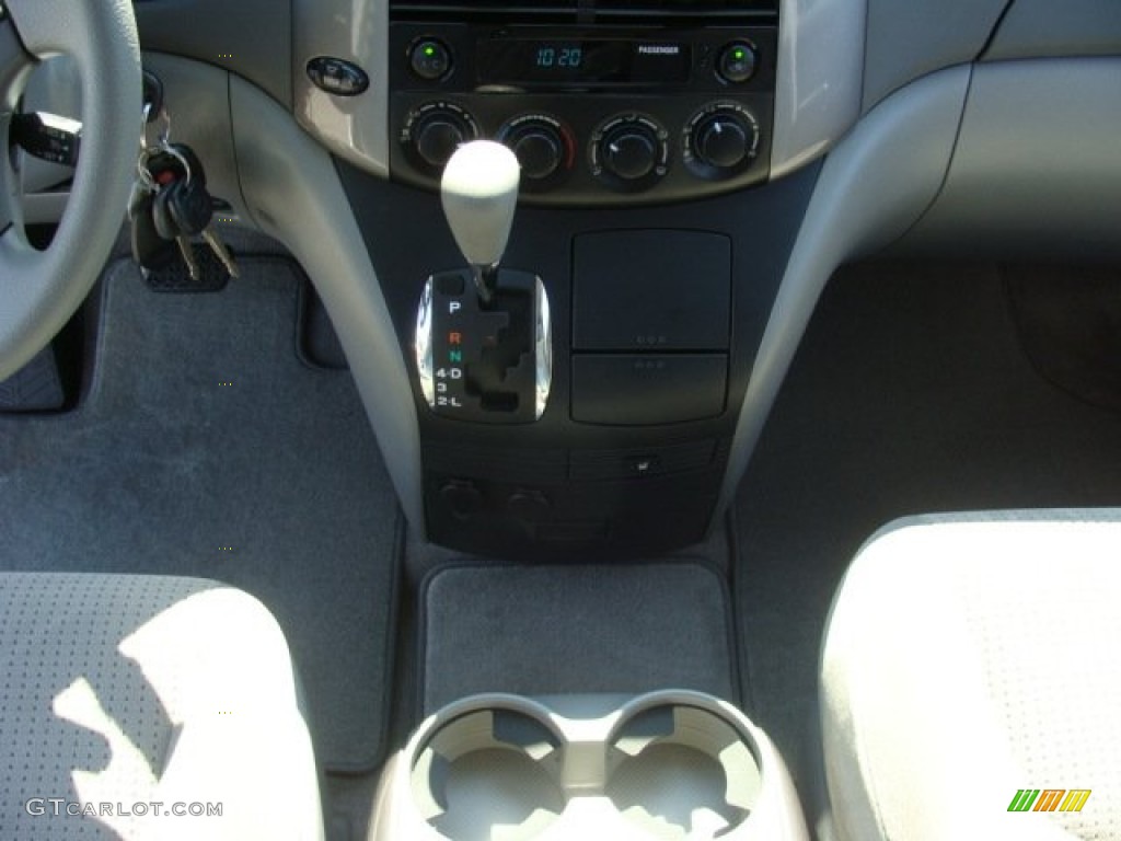 2010 Sienna LE - Super White / Stone photo #12