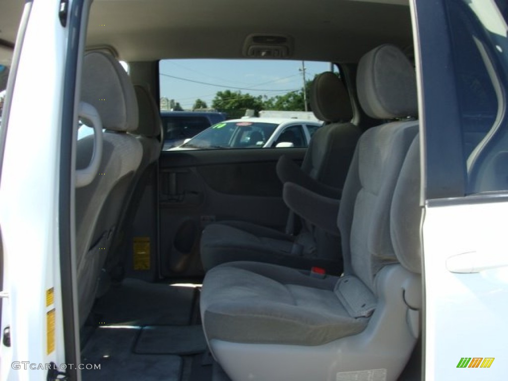2010 Sienna LE - Super White / Stone photo #13