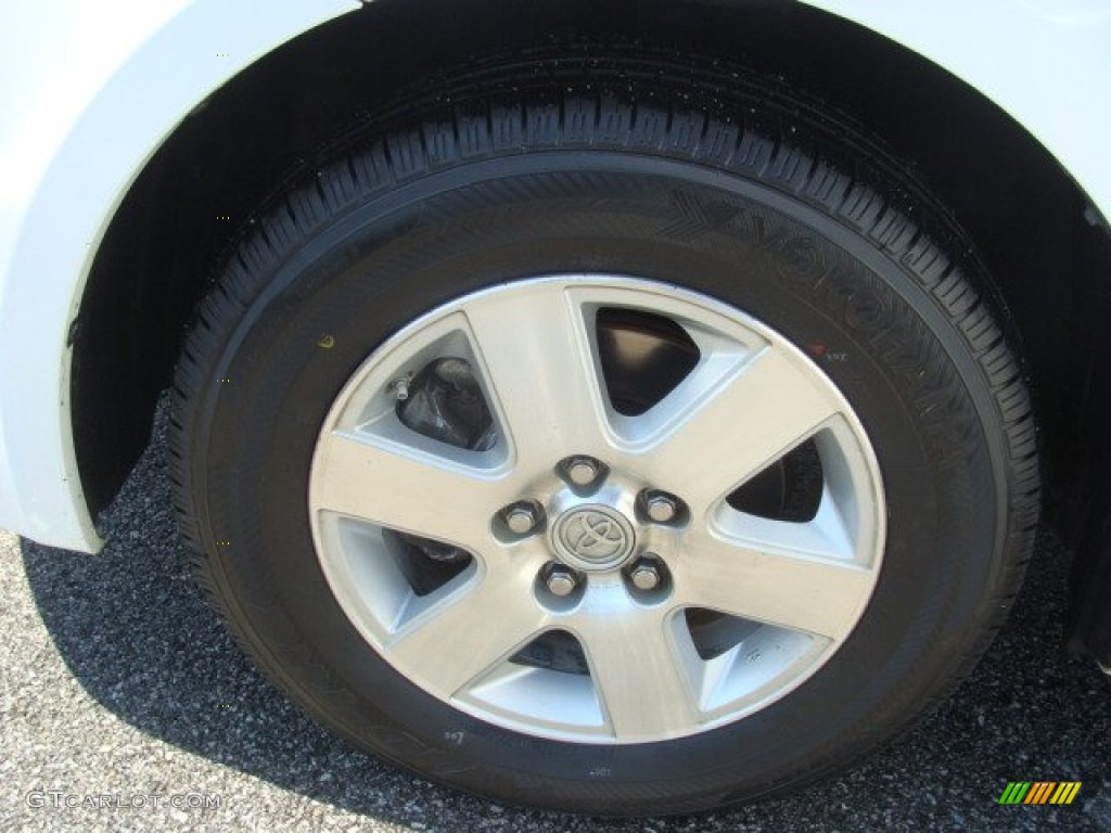 2010 Sienna LE - Super White / Stone photo #14