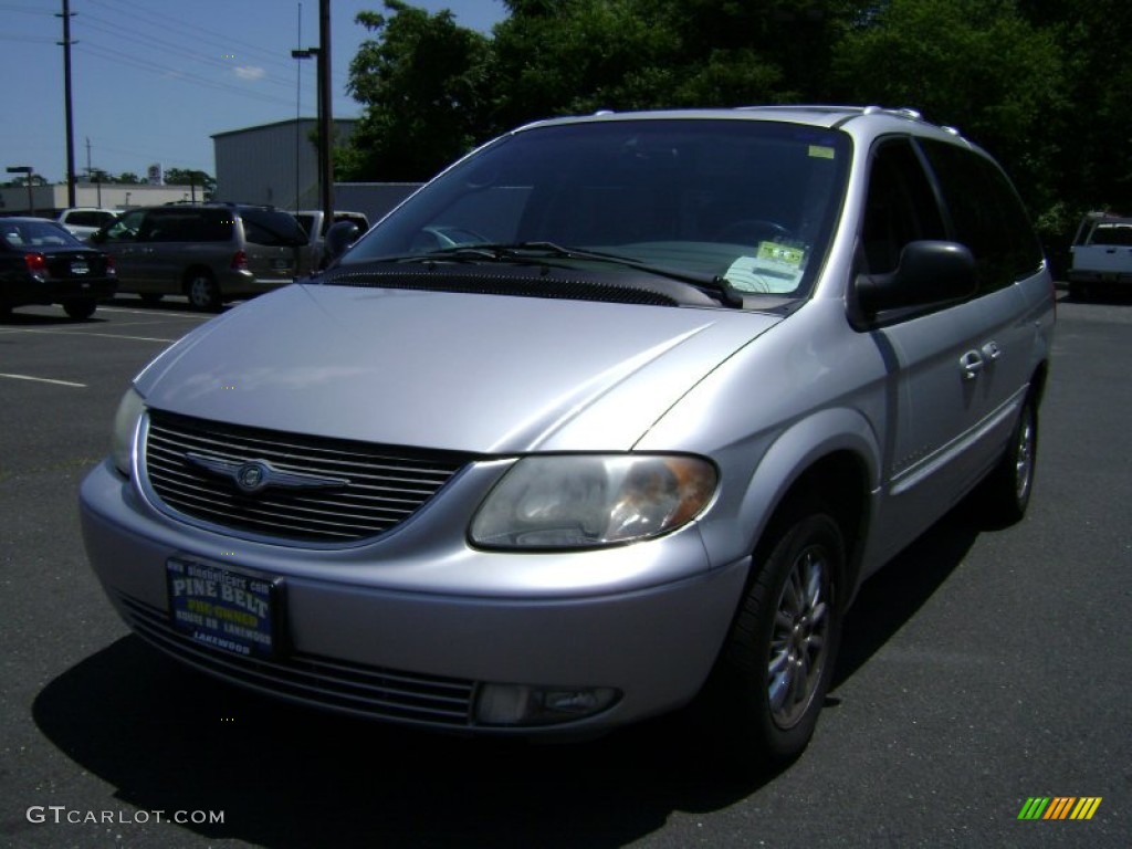 Bright Silver Metallic Chrysler Town & Country