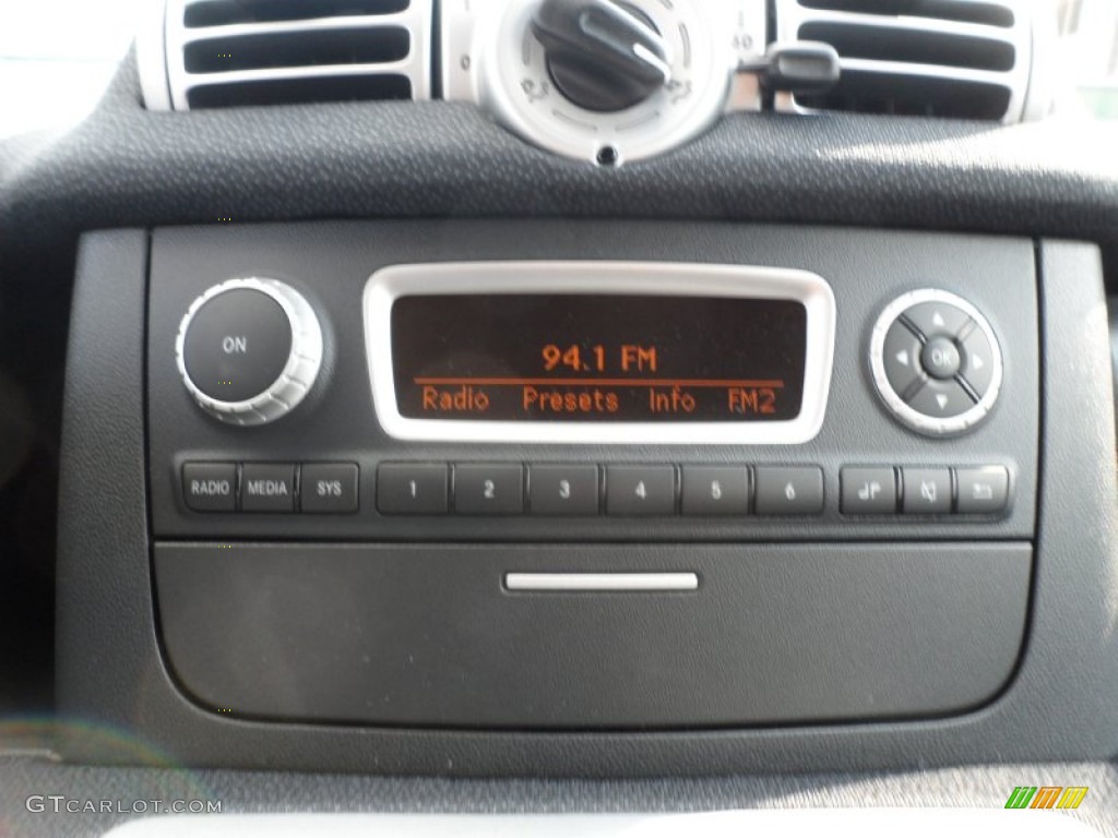 2012 Smart fortwo passion coupe Audio System Photos