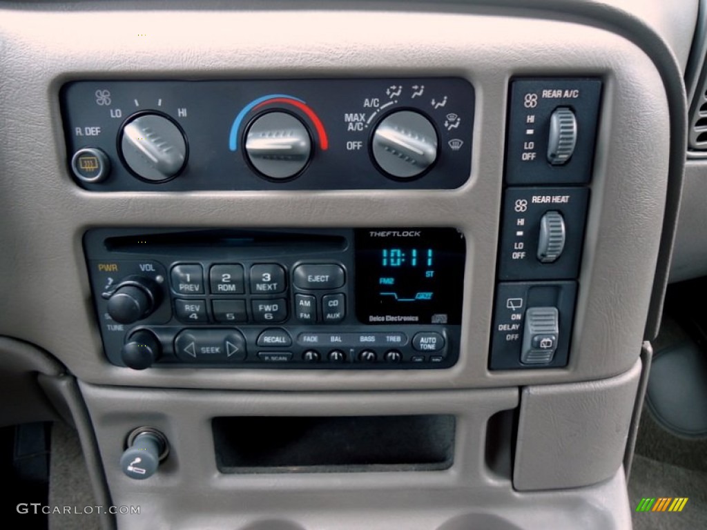 1999 Chevrolet Astro LS AWD Passenger Van Controls Photo #66385574