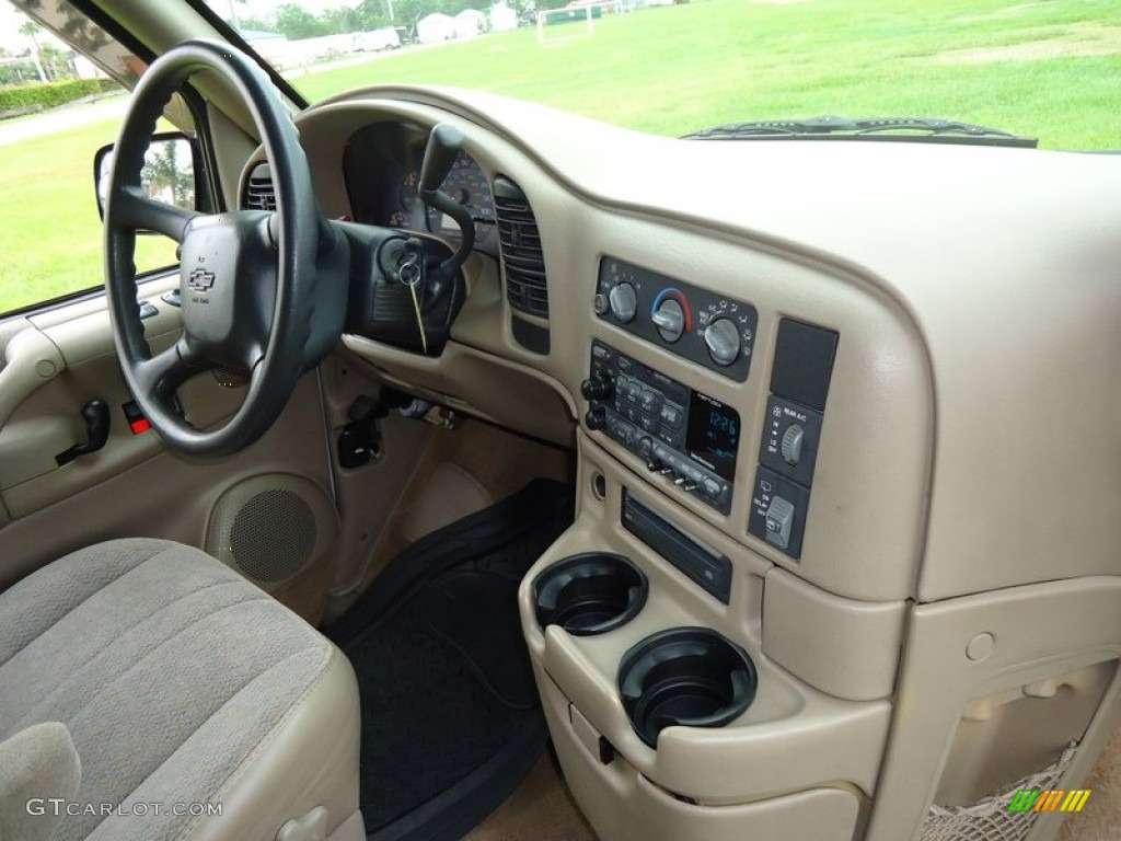 1999 Chevrolet Astro LS AWD Passenger Van Neutral Dashboard Photo #66385880