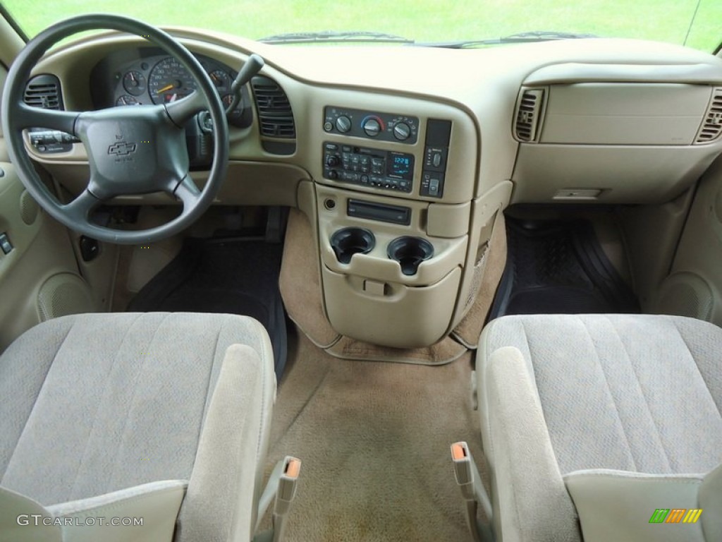 1999 Chevrolet Astro LS AWD Passenger Van Neutral Dashboard Photo #66385958