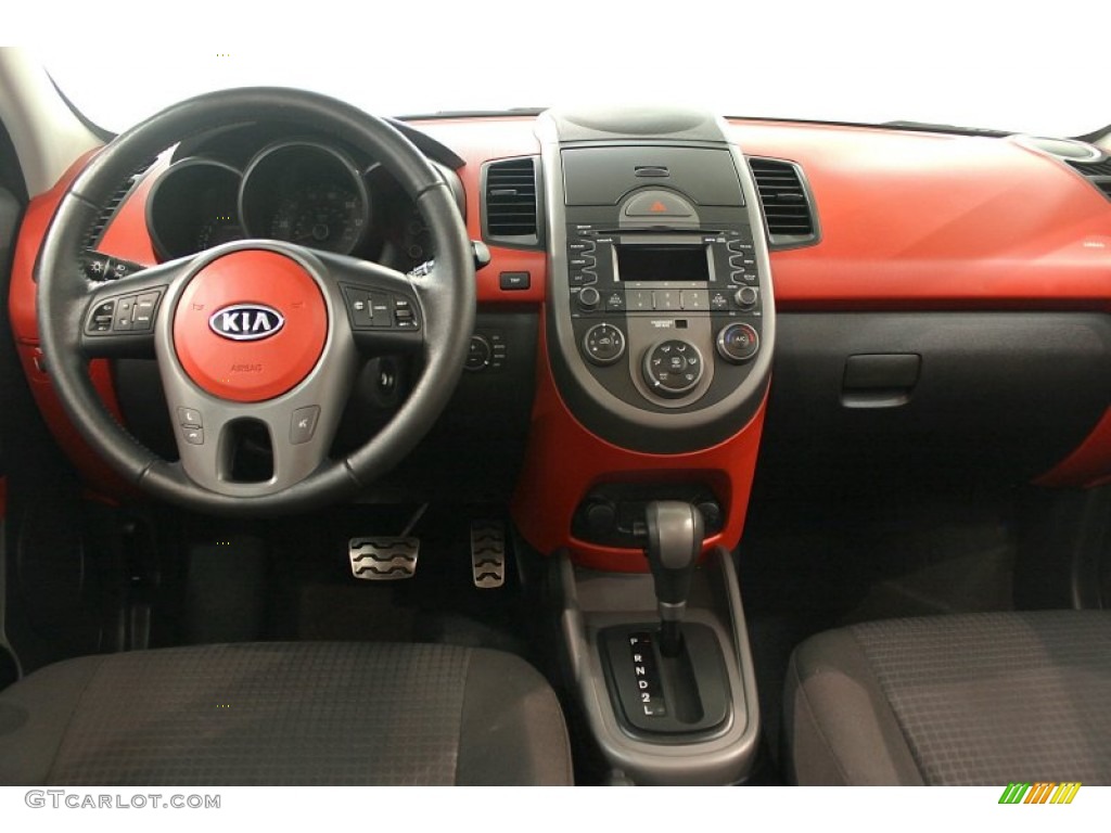 2010 Kia Soul Sport Red/Black Sport Cloth Dashboard Photo #66386930