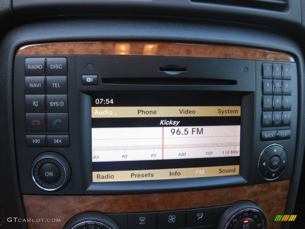 2009 Mercedes-Benz R 350 4Matic Controls Photo #66397385