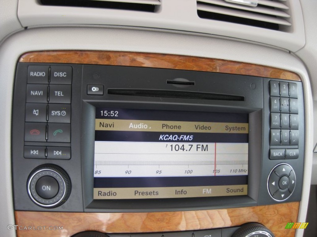 2009 Mercedes-Benz R 320 BlueTEC 4Matic Controls Photo #66397559