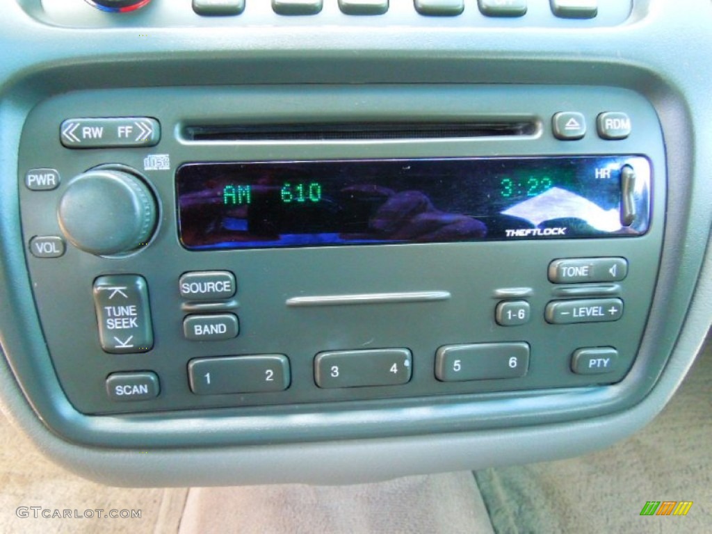2005 Cadillac DeVille Sedan Audio System Photo #66403313