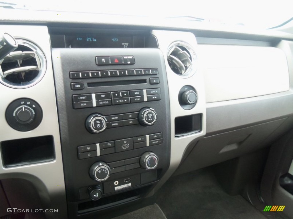 2010 Ford F150 XLT SuperCrew 4x4 Controls Photo #66408699