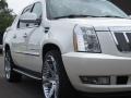 White Diamond - Escalade EXT AWD Photo No. 15