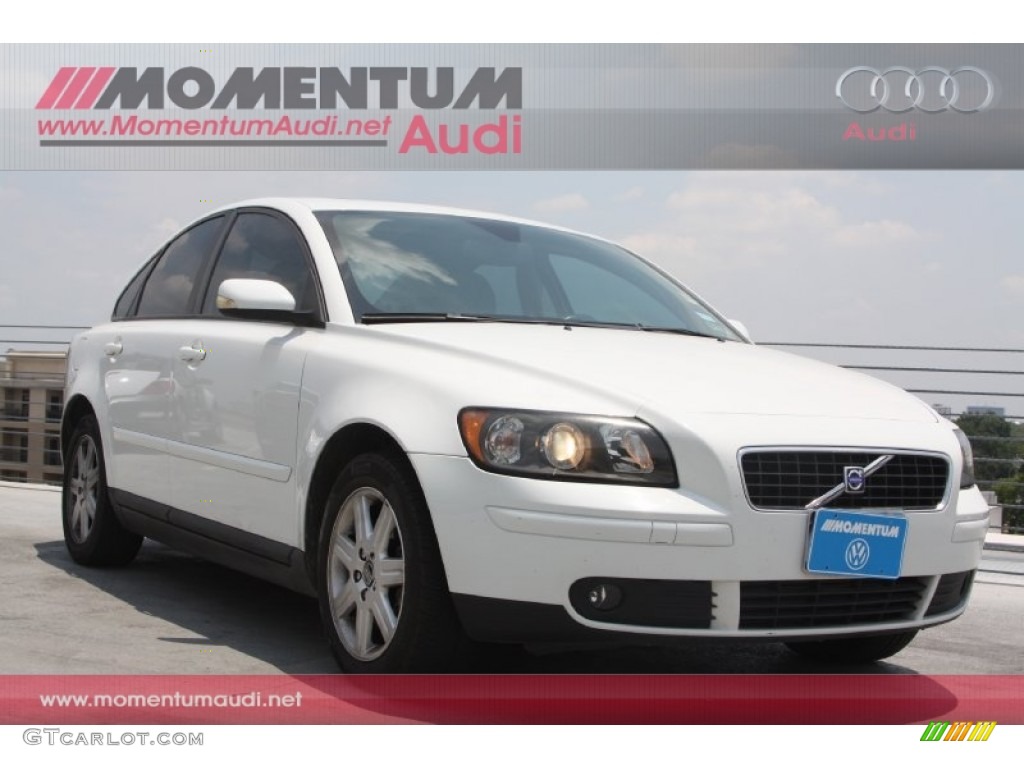 2004 S40 T5 - White / Light Taupe photo #1