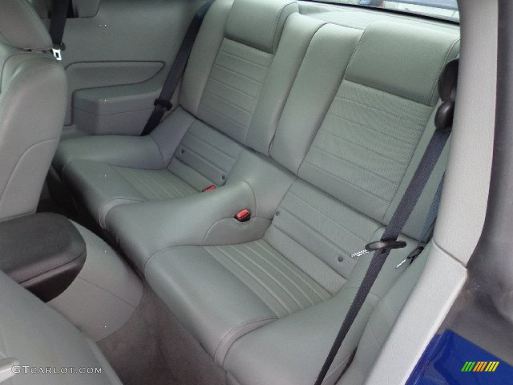 Light Graphite Interior 2006 Ford Mustang GT Premium Coupe Photo #66418205