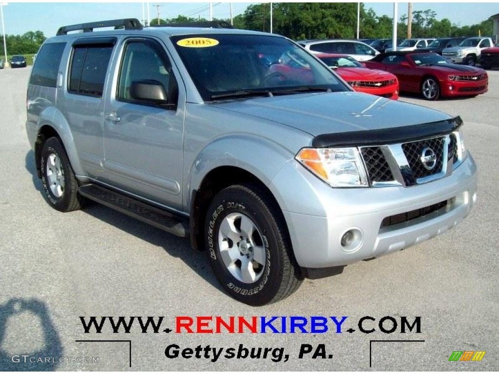 Silver Lightning Metallic Nissan Pathfinder