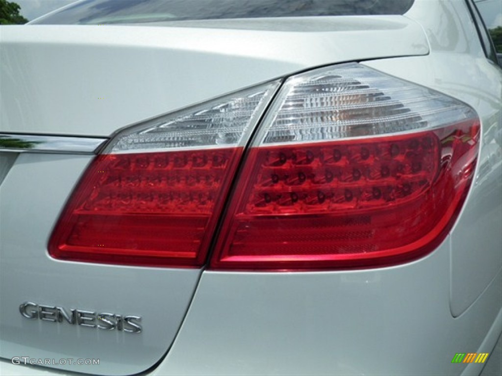 2011 Hyundai Genesis 3.8 Sedan Taillight Photo #66433475