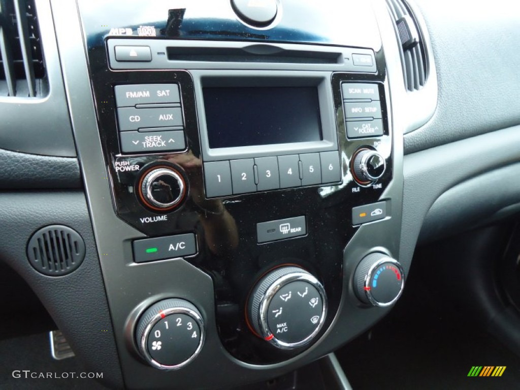 2010 Kia Forte Koup SX Controls Photo #66439002