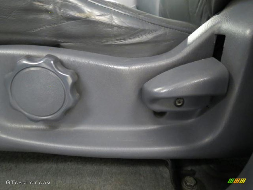 1999 4Runner SR5 4x4 - Millennium Silver Metallic / Gray photo #9