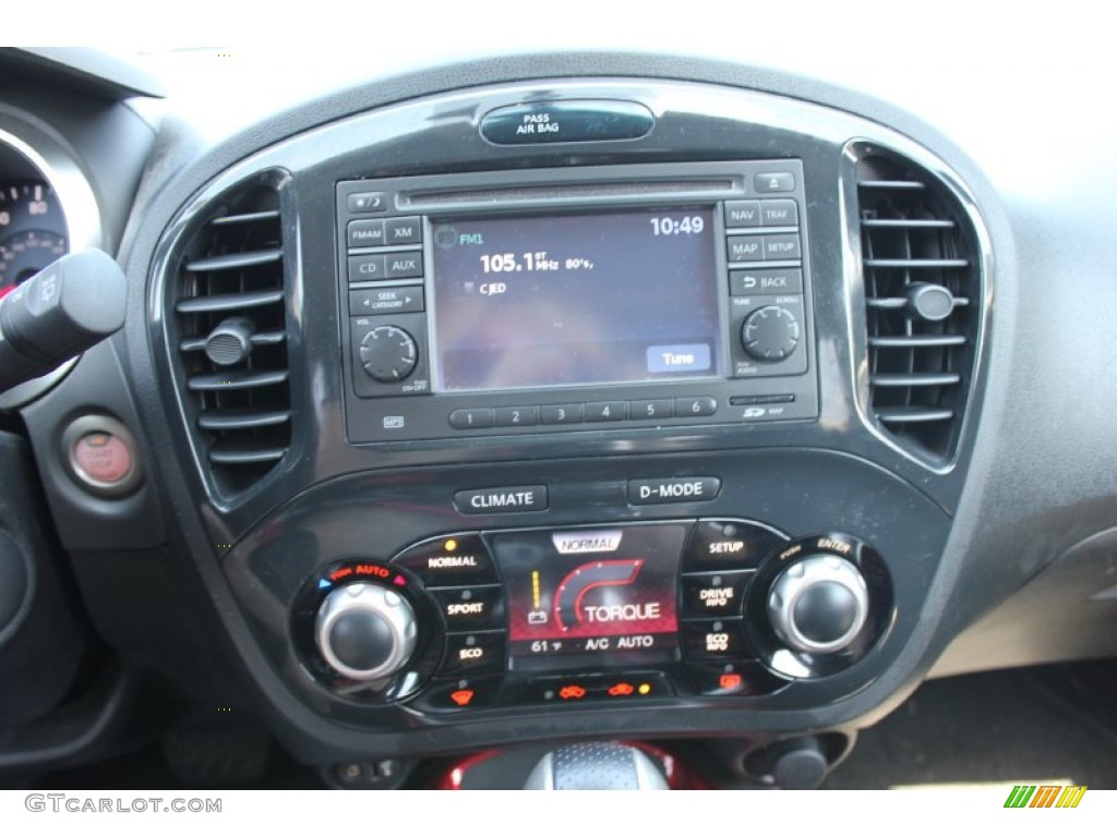 2011 Nissan Juke SL Controls Photo #66442620