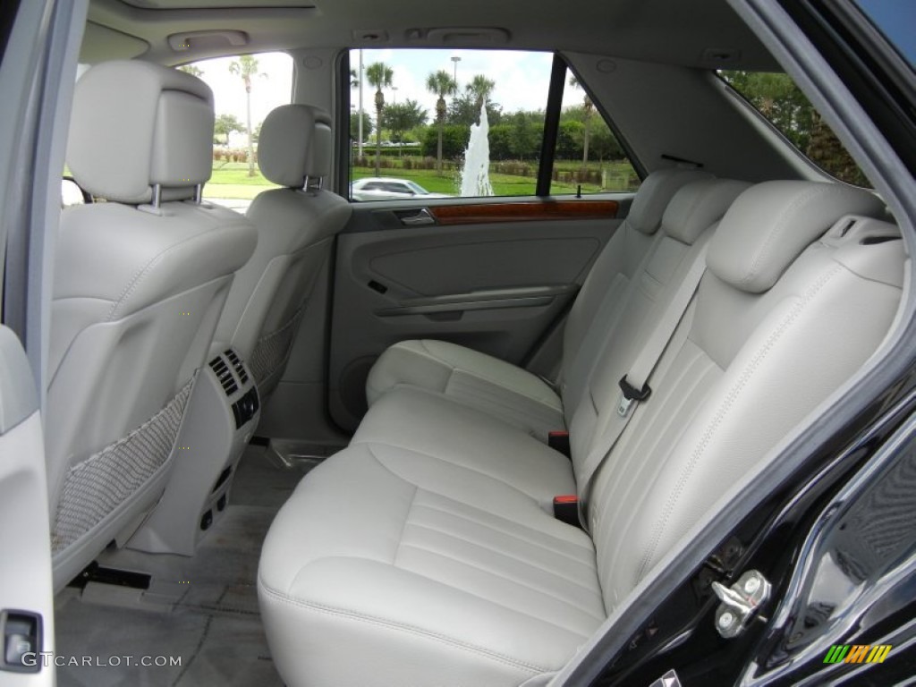 2006 Mercedes-Benz ML 350 4Matic Rear Seat Photo #66446065