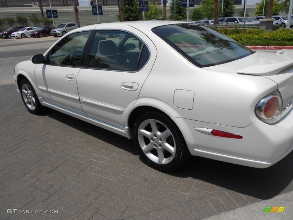 2002 Maxima SE - Glacier White Pearl / Black photo #5